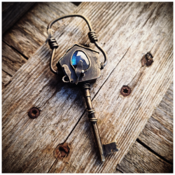 Pendentif "Le refuge du messager"